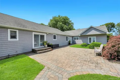 158 South Street Manorville NY 11949