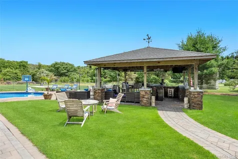 158 South Street Manorville NY 11949