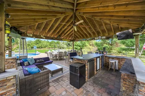 158 South Street Manorville NY 11949