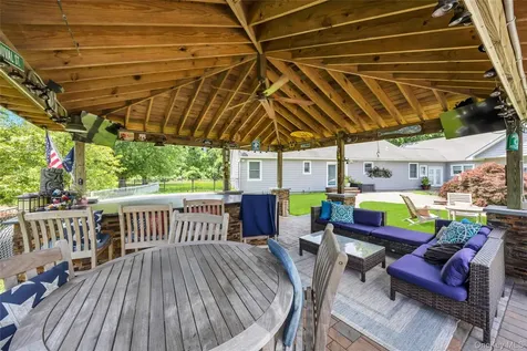 158 South Street Manorville NY 11949