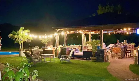 158 South Street Manorville NY 11949