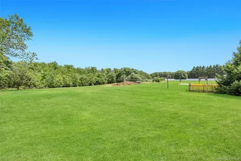 158 South Street Manorville NY 11949