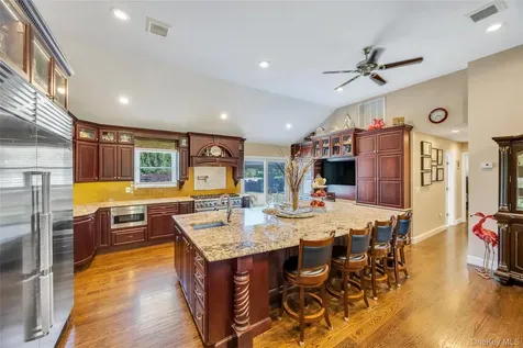 158 South Street Manorville NY 11949