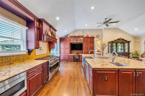 158 South Street Manorville NY 11949