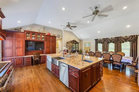 158 South Street Manorville NY 11949