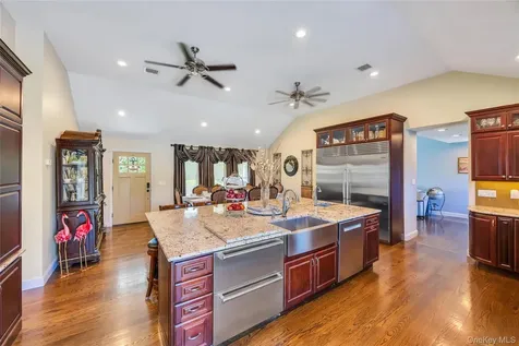 158 South Street Manorville NY 11949
