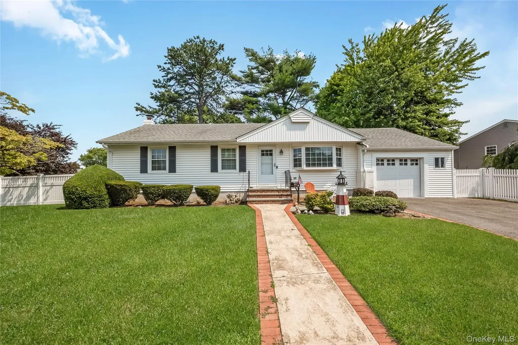 21 Bruce Lane Farmingdale NY 11735