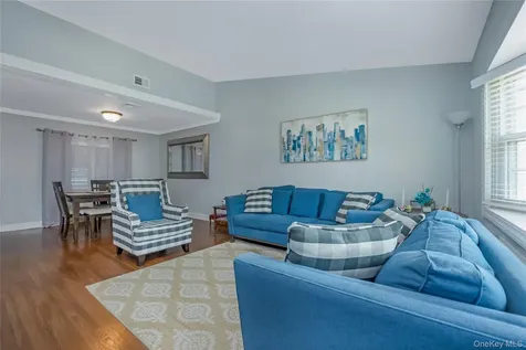 21 Bruce Lane Farmingdale NY 11735