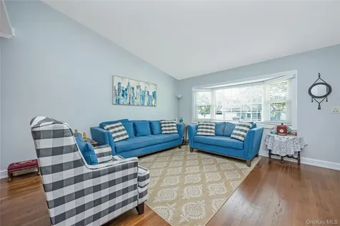 21 Bruce Lane Farmingdale NY 11735