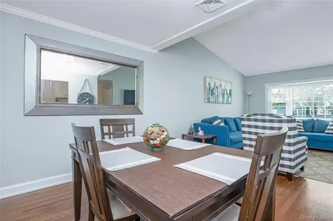 21 Bruce Lane Farmingdale NY 11735