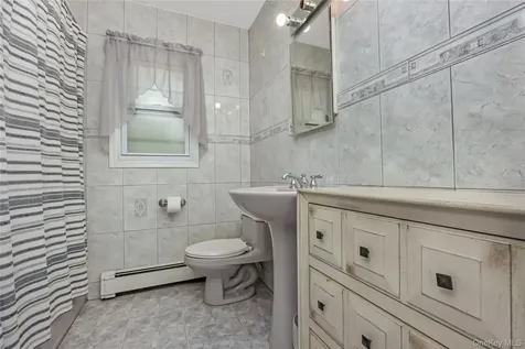 21 Bruce Lane Farmingdale NY 11735