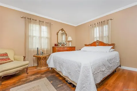 21 Bruce Lane Farmingdale NY 11735