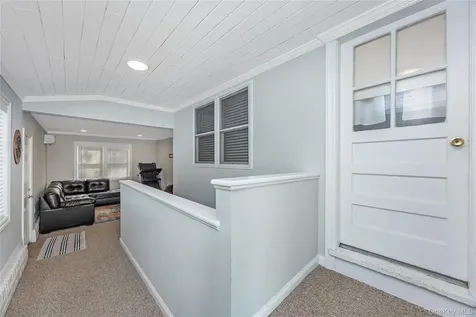 21 Bruce Lane Farmingdale NY 11735