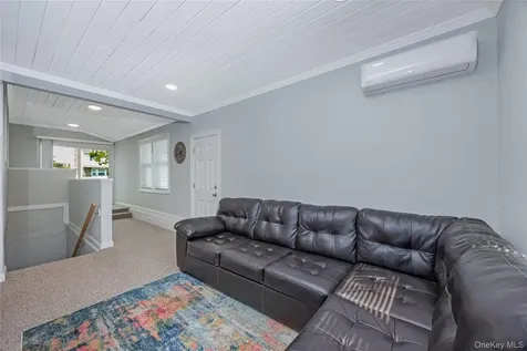 21 Bruce Lane Farmingdale NY 11735