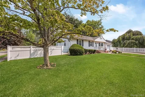 21 Bruce Lane Farmingdale NY 11735