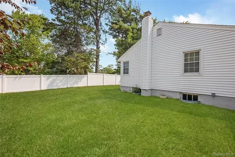 21 Bruce Lane Farmingdale NY 11735