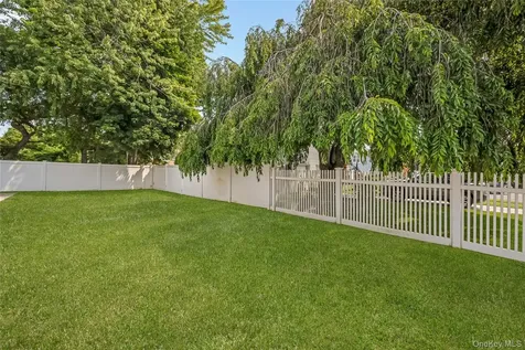 21 Bruce Lane Farmingdale NY 11735