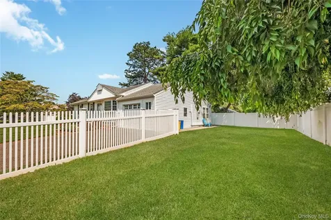 21 Bruce Lane Farmingdale NY 11735