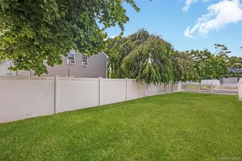 21 Bruce Lane Farmingdale NY 11735