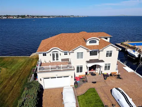 75 Yacht Club Road Babylon NY 11702