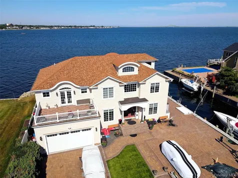 75 Yacht Club Road Babylon NY 11702