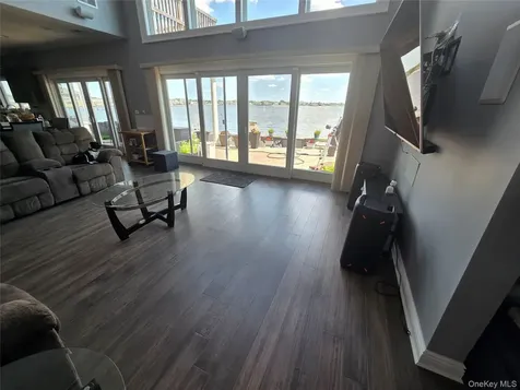 75 Yacht Club Road Babylon NY 11702