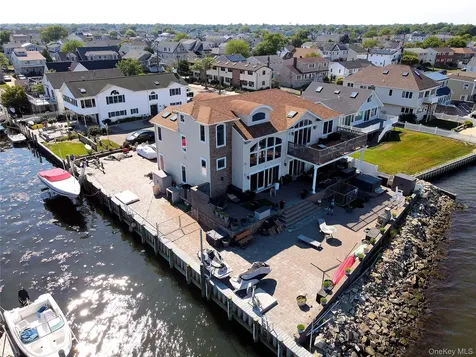 75 Yacht Club Road Babylon NY 11702