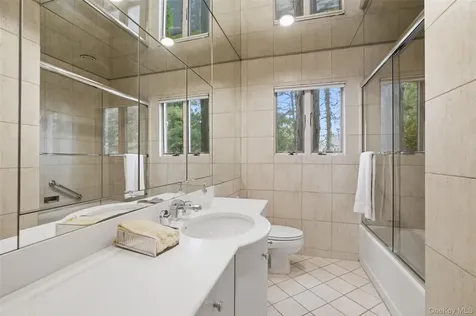 6 Greenhouse Circle Rye Brook NY 10573