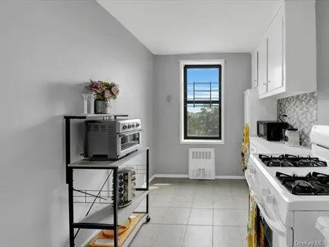 270 N Broadway Yonkers NY 10701