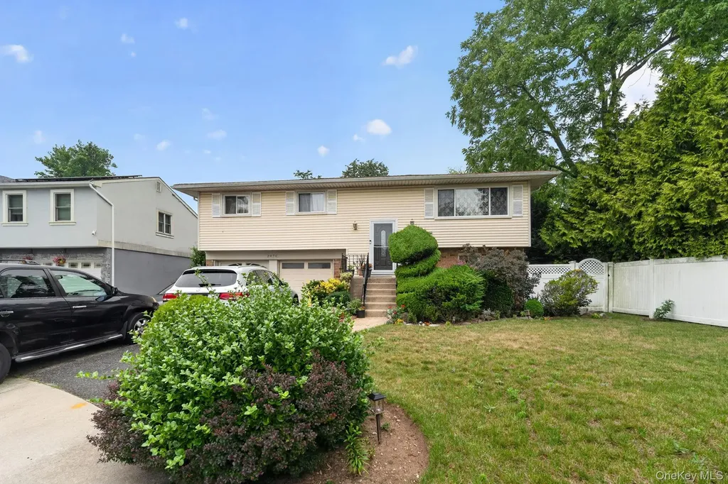 2496 Enid Court Baldwin NY 11510