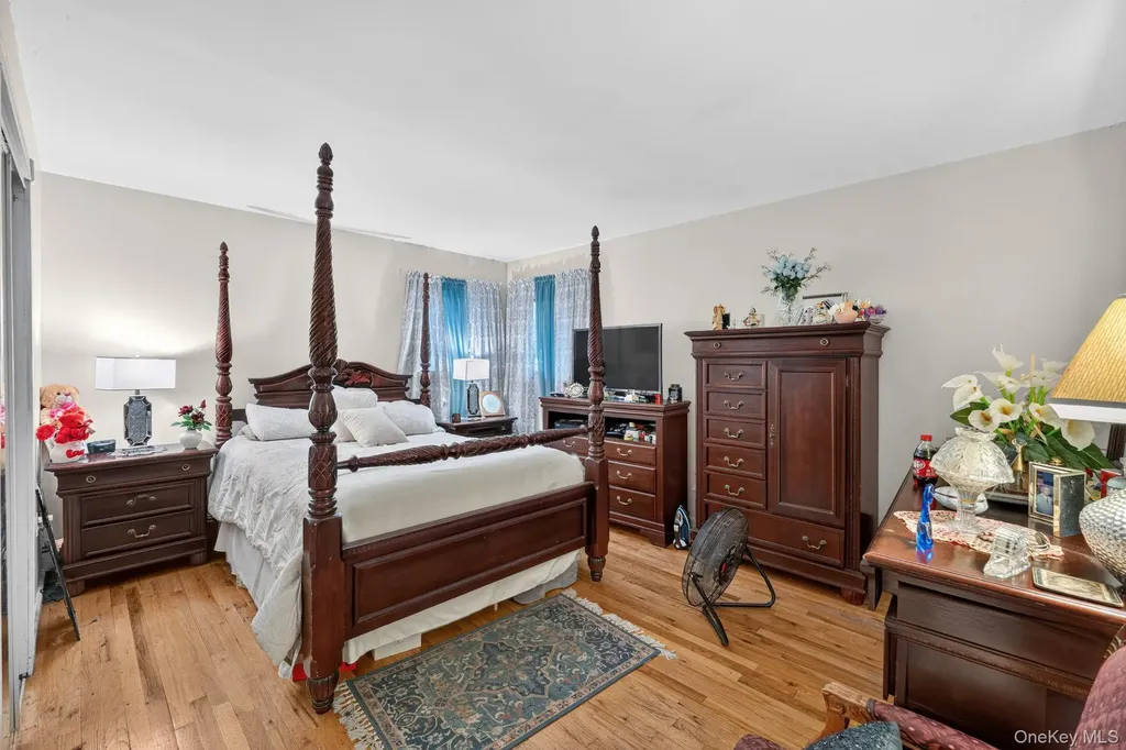 2496 Enid Court Baldwin NY 11510