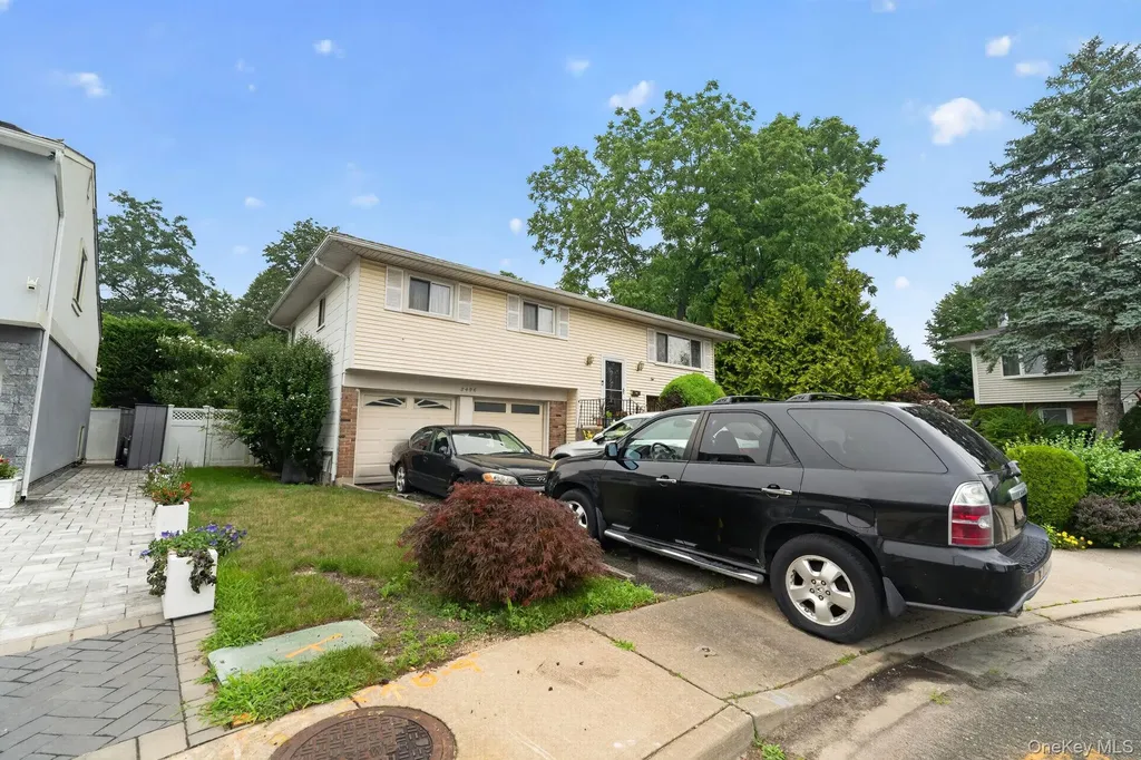 2496 Enid Court Baldwin NY 11510