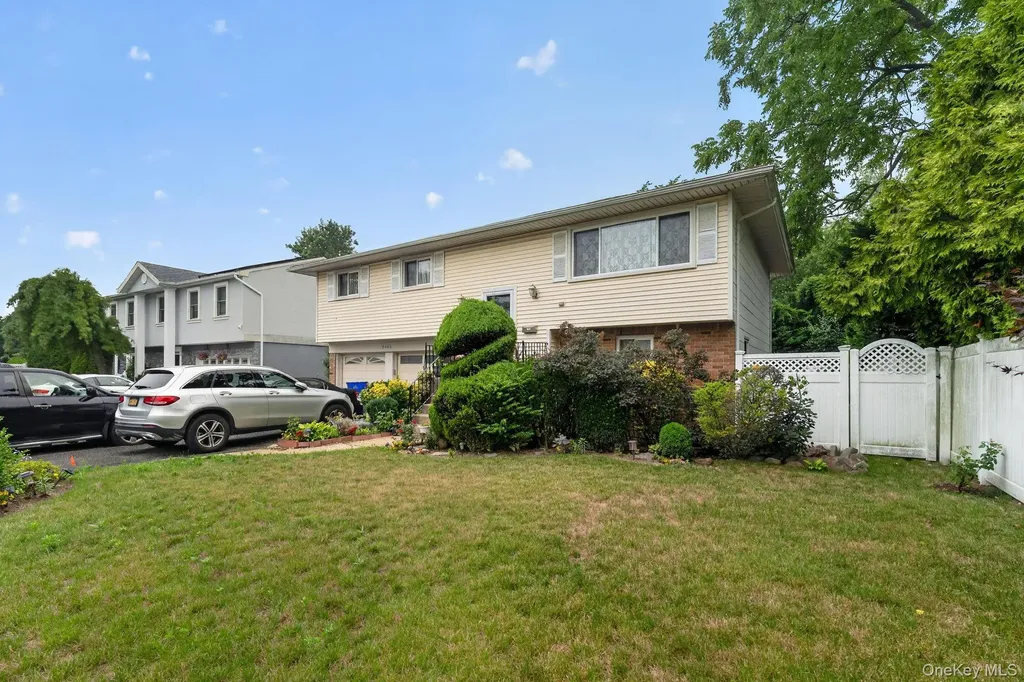 2496 Enid Court Baldwin NY 11510