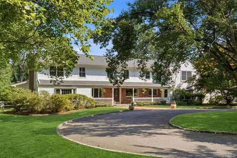 27 School Lane Lloyd Harbor NY 11743