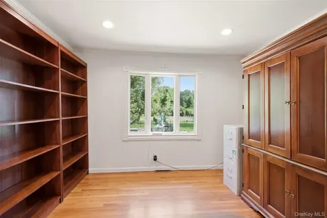27 School Lane Lloyd Harbor NY 11743