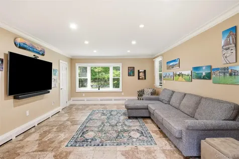 27 School Lane Lloyd Harbor NY 11743