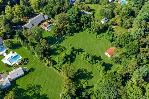 27 School Lane Lloyd Harbor NY 11743