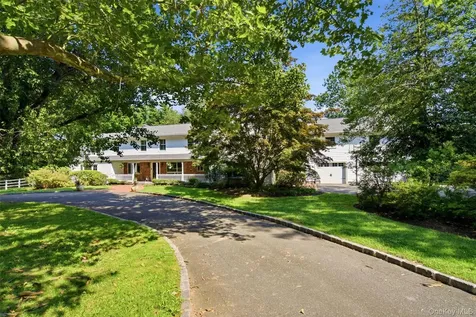 27 School Lane Lloyd Harbor NY 11743
