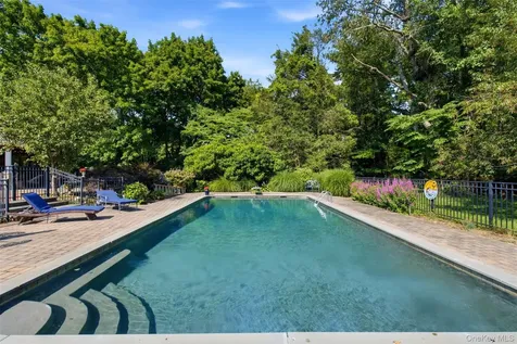 27 School Lane Lloyd Harbor NY 11743