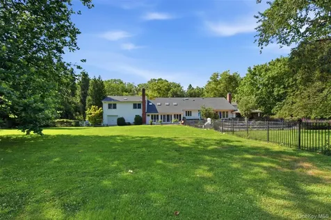 27 School Lane Lloyd Harbor NY 11743