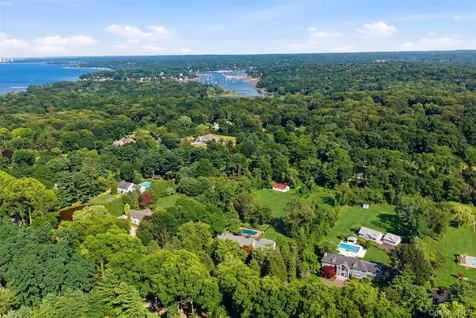 27 School Lane Lloyd Harbor NY 11743