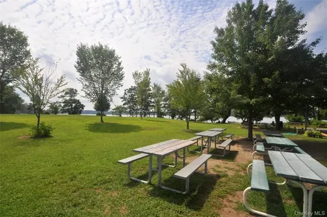 27 School Lane Lloyd Harbor NY 11743