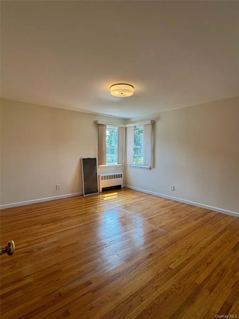 11 Linden Court Hicksville NY 11801