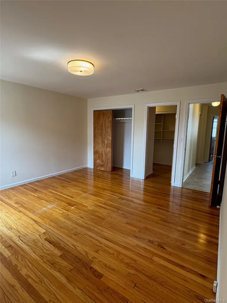 11 Linden Court Hicksville NY 11801