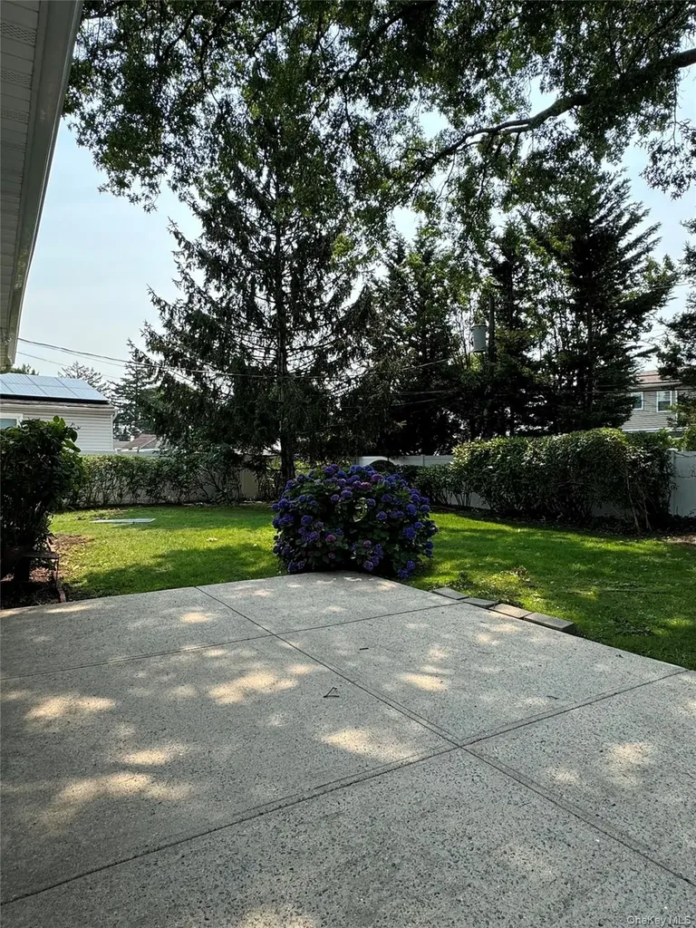11 Linden Court Hicksville NY 11801