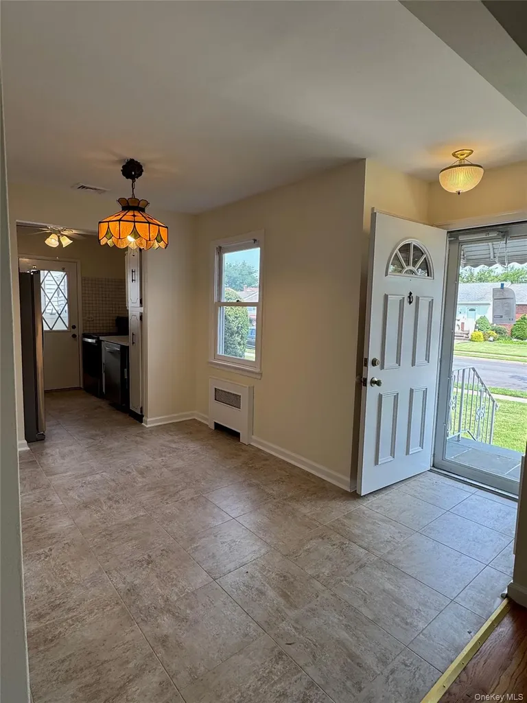 11 Linden Court Hicksville NY 11801