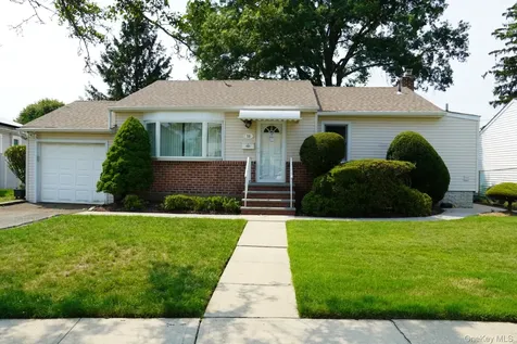 11 Linden Court Hicksville NY 11801