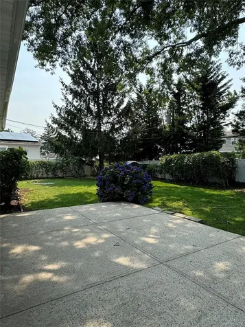 11 Linden Court Hicksville NY 11801