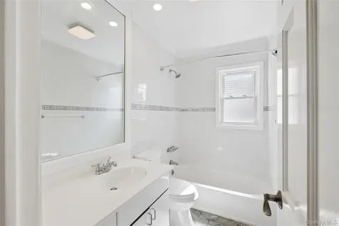 31 Evelyn Lane Syosset NY 11791