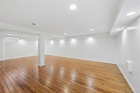 31 Evelyn Lane Syosset NY 11791
